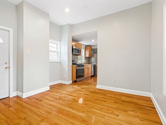 4th image of 79 Derby St #1