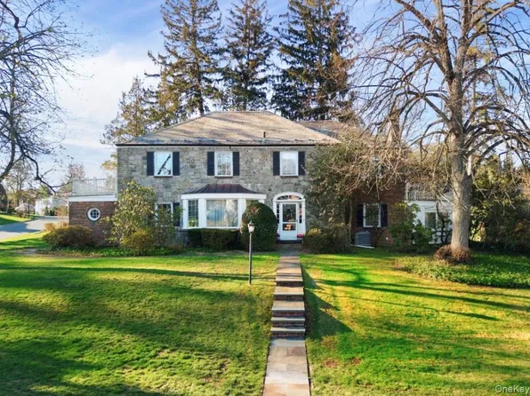 138 Payne Whitney Lane, Manhasset, NY 11030