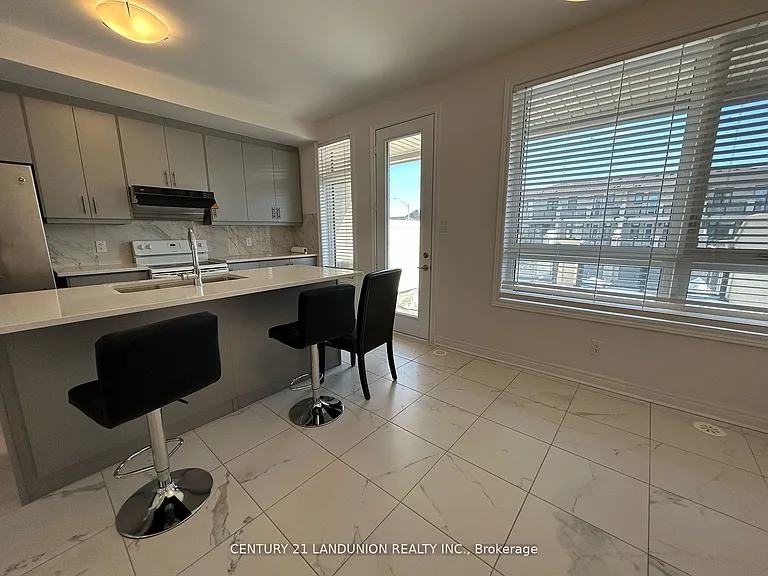 111 Mumbai Dr — Photo 5