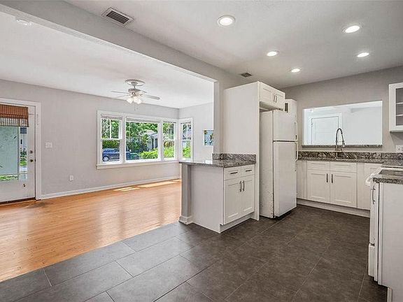3rd image of 4618 S Woodlynne Ave