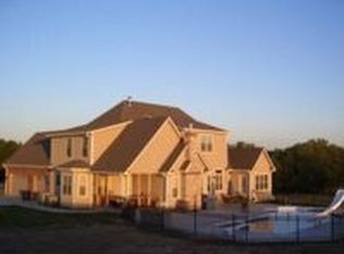 22205 143rd Pkwy, Basehor, KS 66007