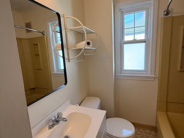 24 Brook Rd APT 3, Quincy, MA 02169