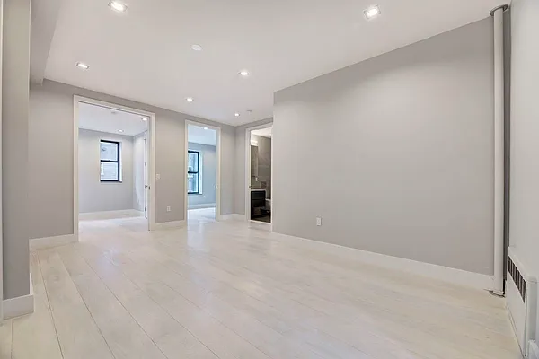 Rented by REAL New York | media 30