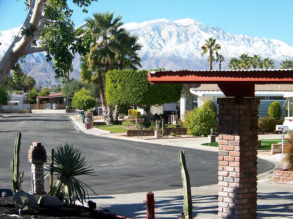 Quiet Cul-de-sac.  Mountain Views!