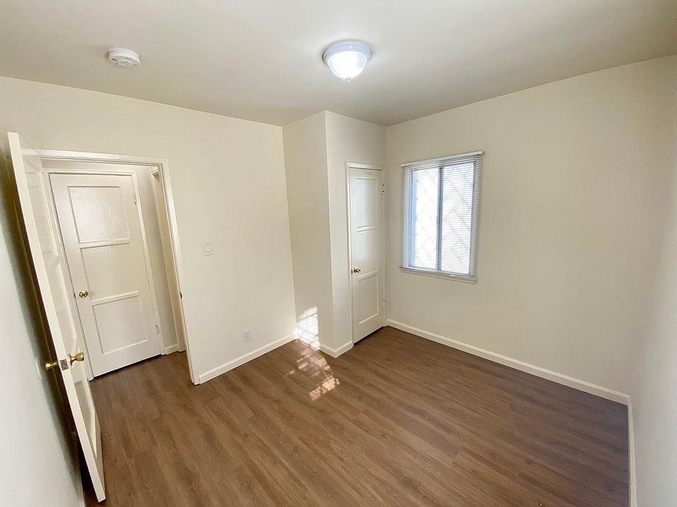 2nd image of 1139 Centinela Ave