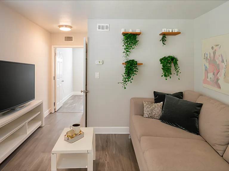 301 S Gomez Ave #G — Photo 3