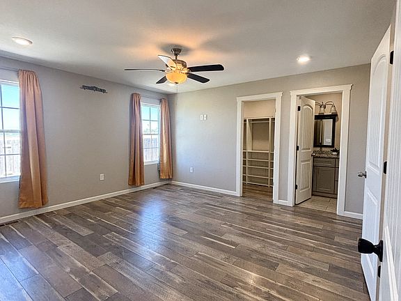 4th image of 4131 Hawthorne Way