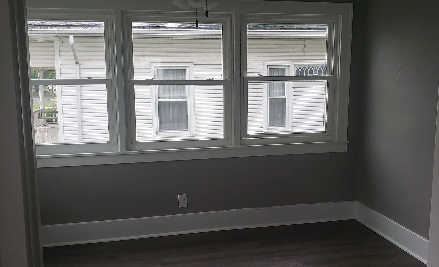 5 bedroom 3 bath home — Photo 2