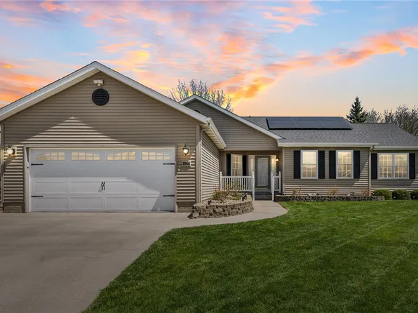 1955 Charleston Dr, Marion, IA 52302