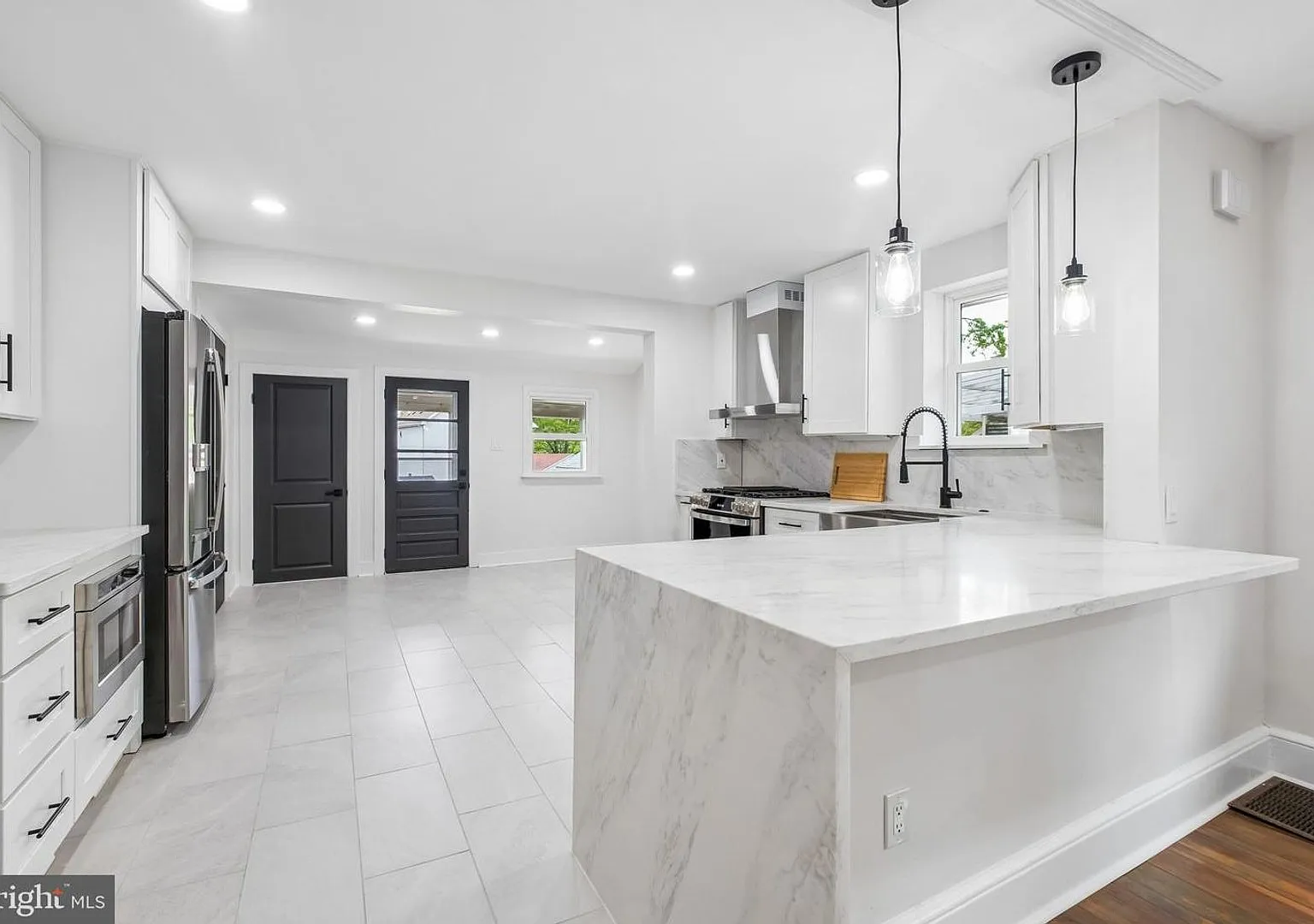 4 Bed/2.5 Bath Single Family Home| Wayne — Photo 3