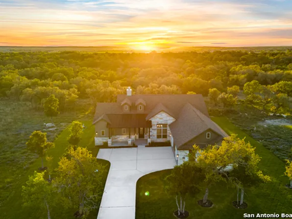 594 James Way, Castroville, TX 78009