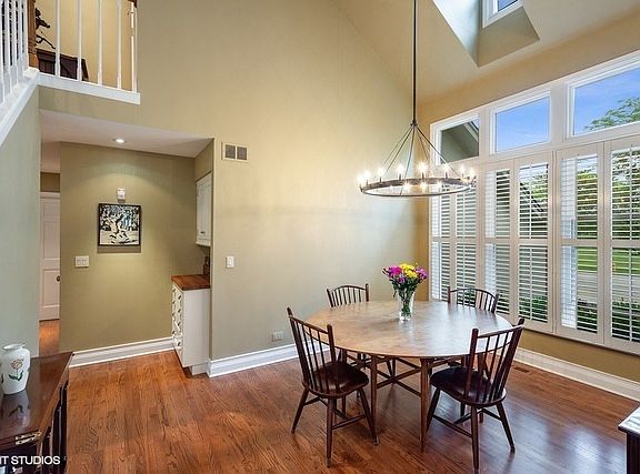 3rd image of 51 S Royal Oak Dr