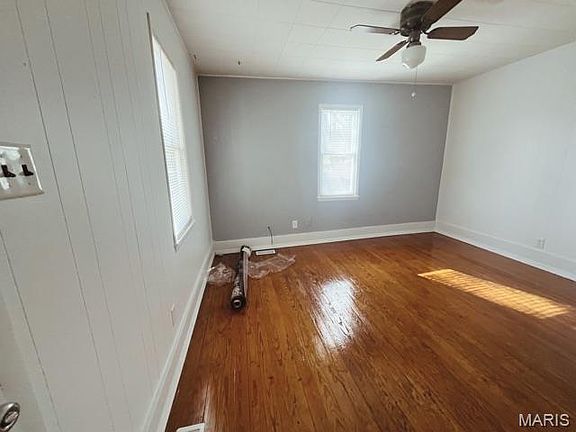 5th image of 105 Broad St