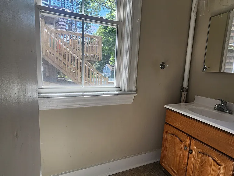 33 Wetmore Ave #A — Photo 7