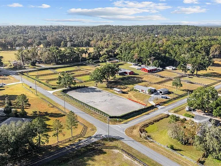 2 Count Fleet Dr — Photo 34