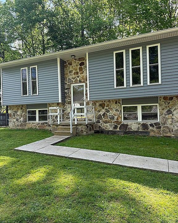 1st image of 713 Petit Ln