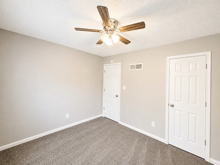 339 N Kendall Dr — Photo 8