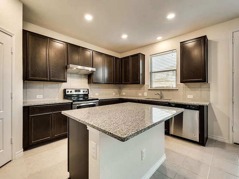 2708 Ryder Ln — Photo 5