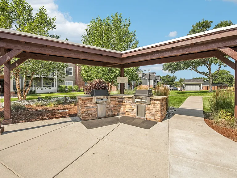 Bear Valley Park Apartments — Photo 13