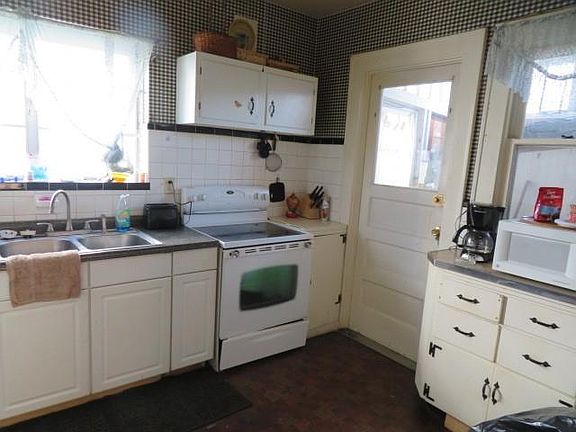 4th image of 613 W 29th St