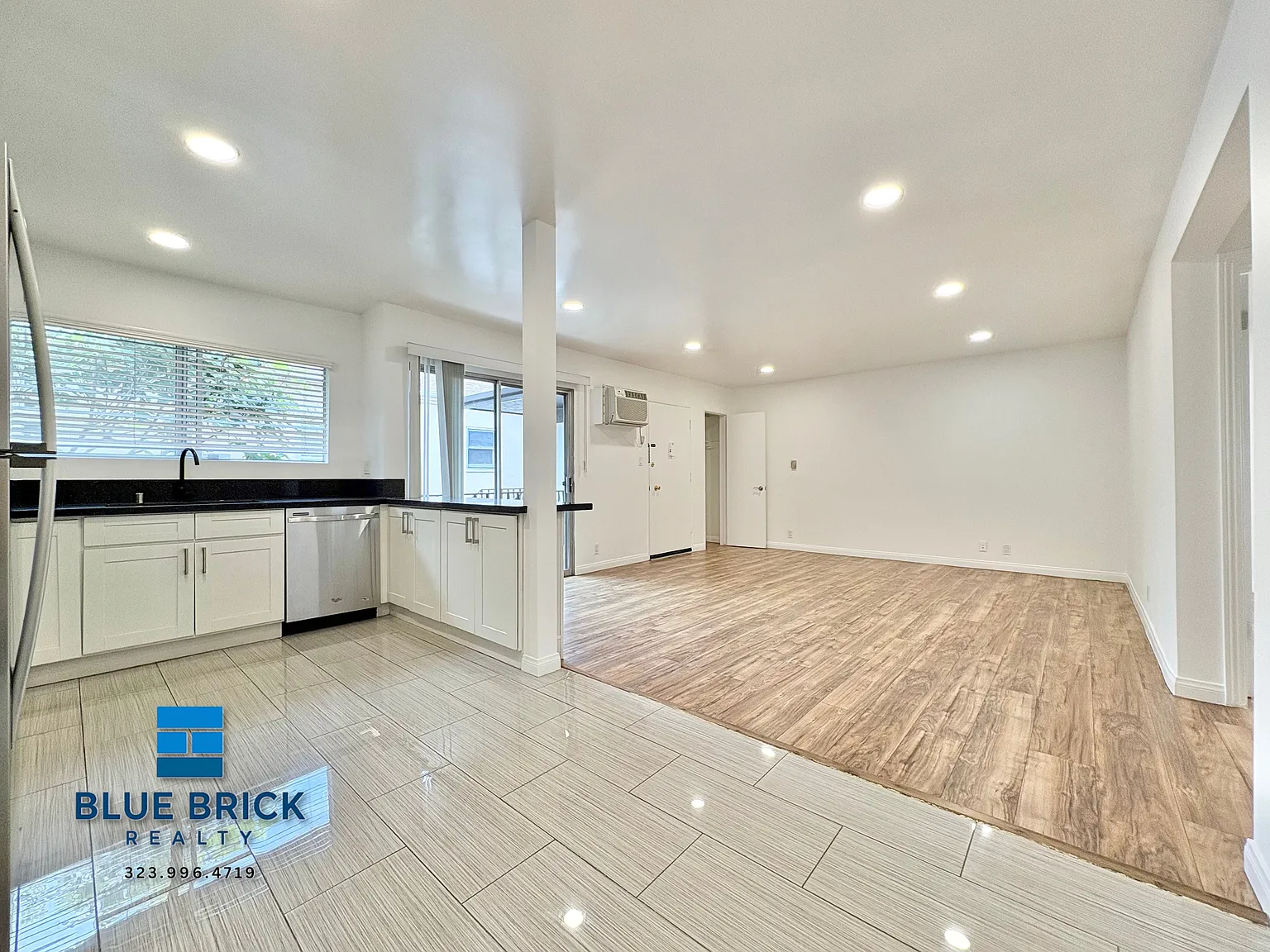 Desirable 2-Bedroom with Private Balcony Near Beverly Grove — Photo 1