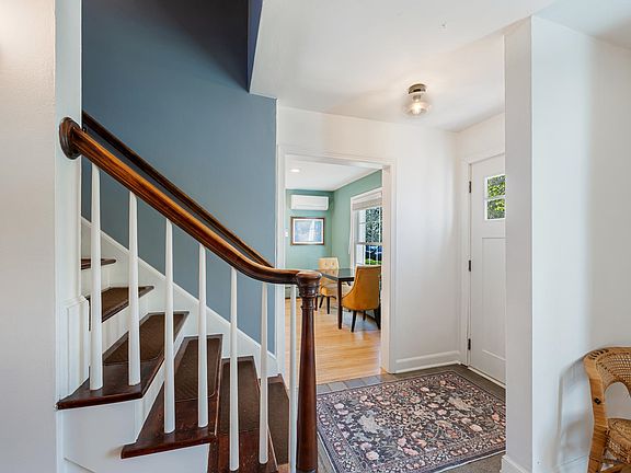 3rd image of 1026 W Calumet St