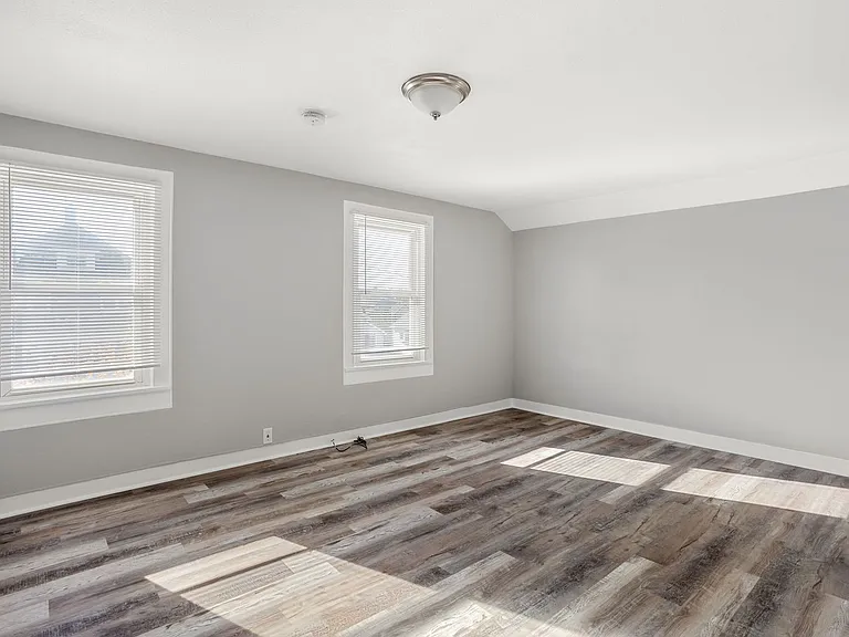 330 W 8th Ave — Photo 9