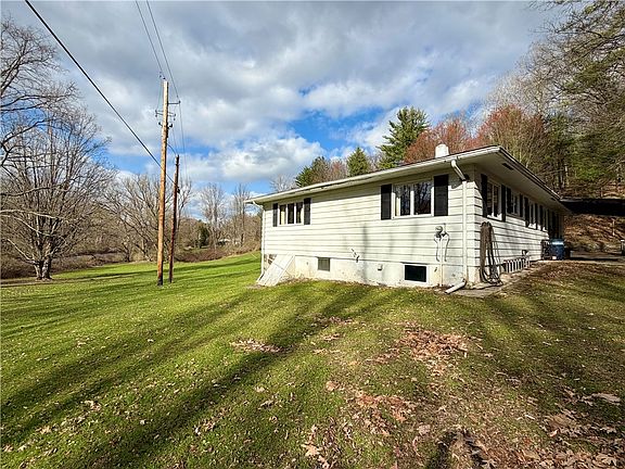 3rd image of 221 Rafferty Rd