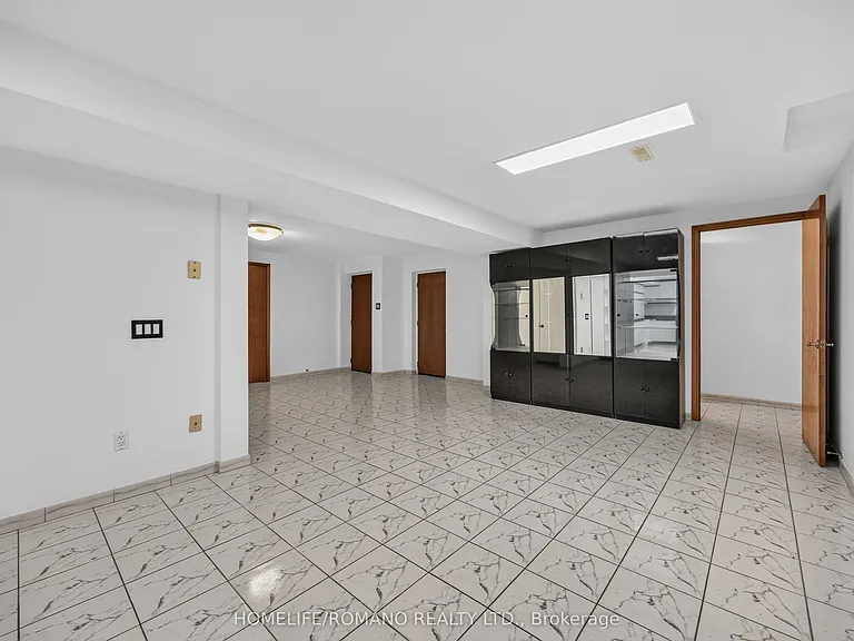 61 Gas Light Cres #BASEMENT — Photo 12