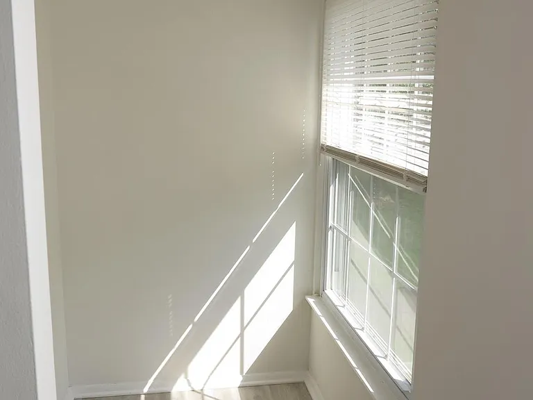 8406 Woodford Ct — Photo 24