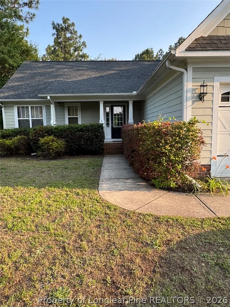 3 bed, 2.0 bath, 2571 sqft, $1,900 — Photo 2