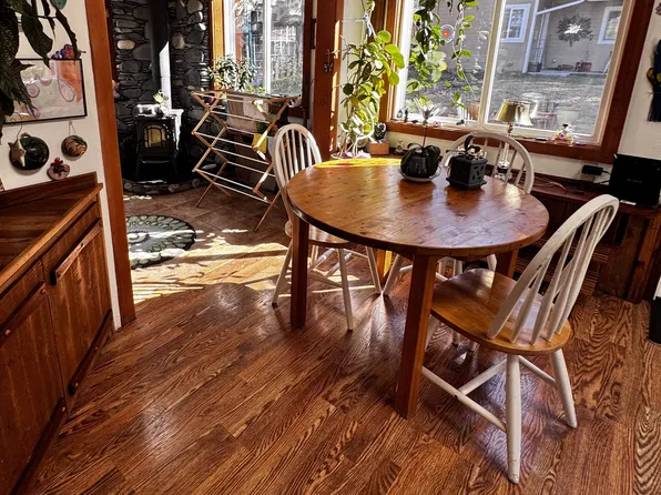 510 Everitt Memorial Hwy, Mount Shasta, CA 96067