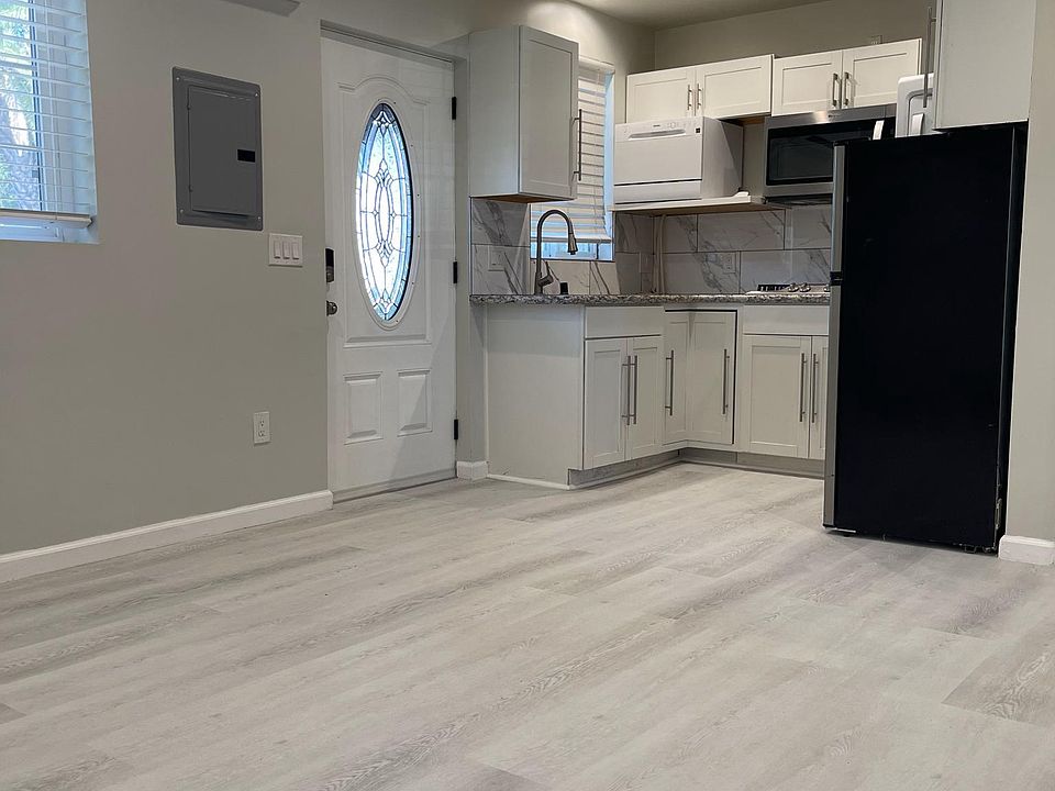 1st image of 20665 Clark St