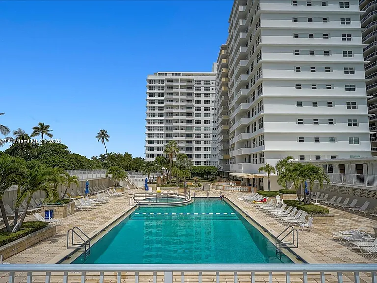 4747 Collins Ave #1108 — Photo 16