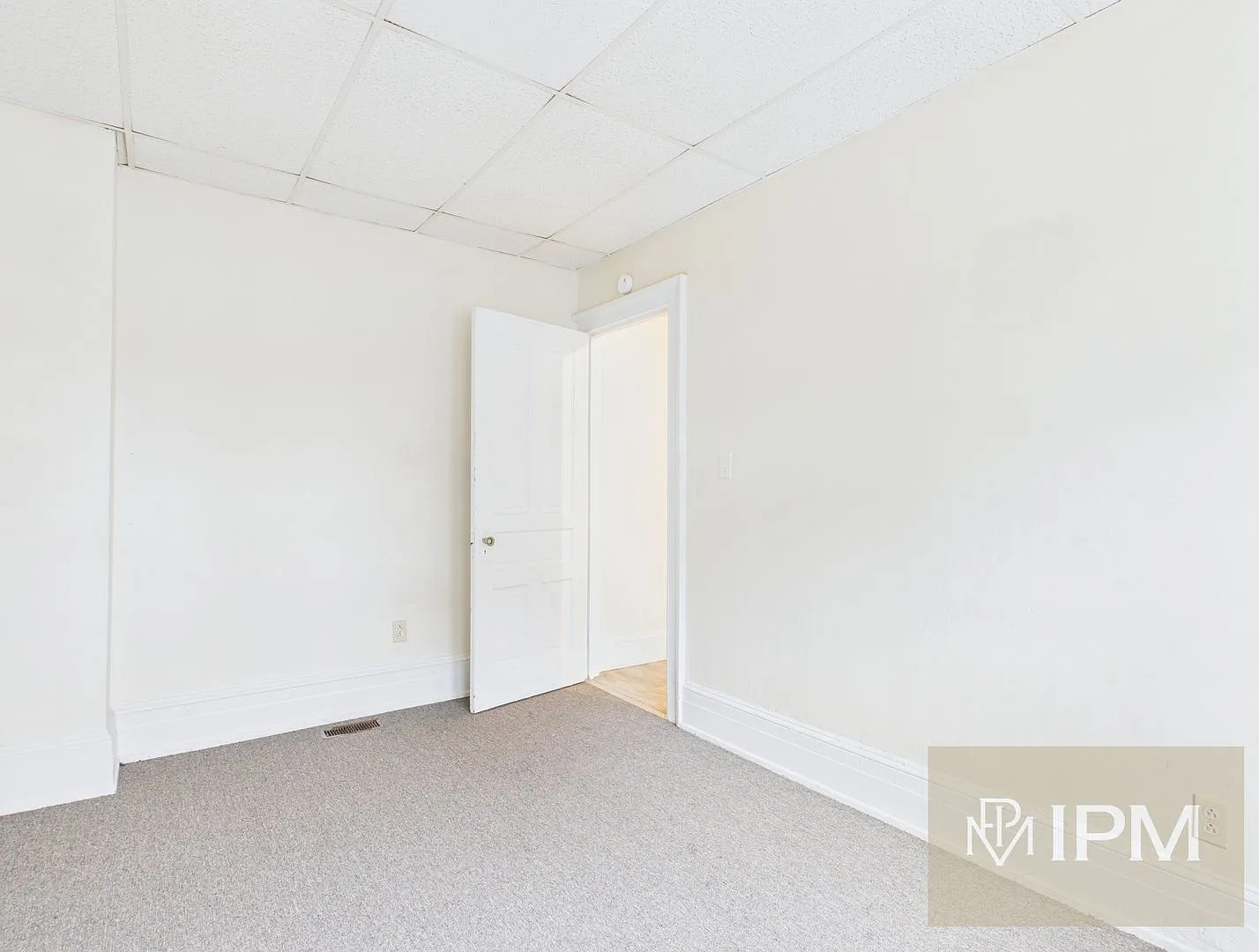 595 Madison Ave — Photo 2