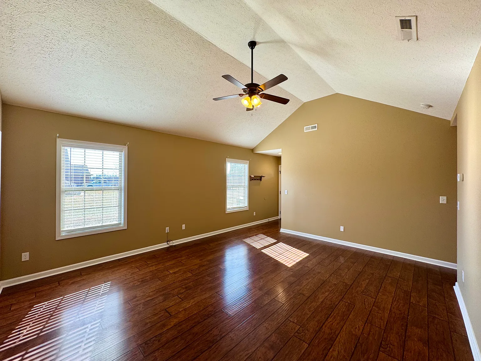 4768 Mount Zoar Latham Rd — Photo 4