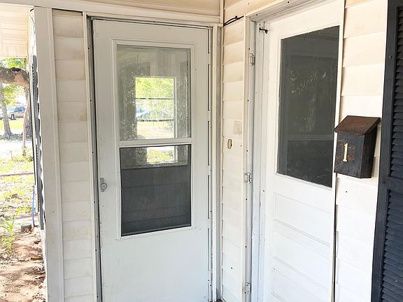 4th image of 210 W Goliad Ave