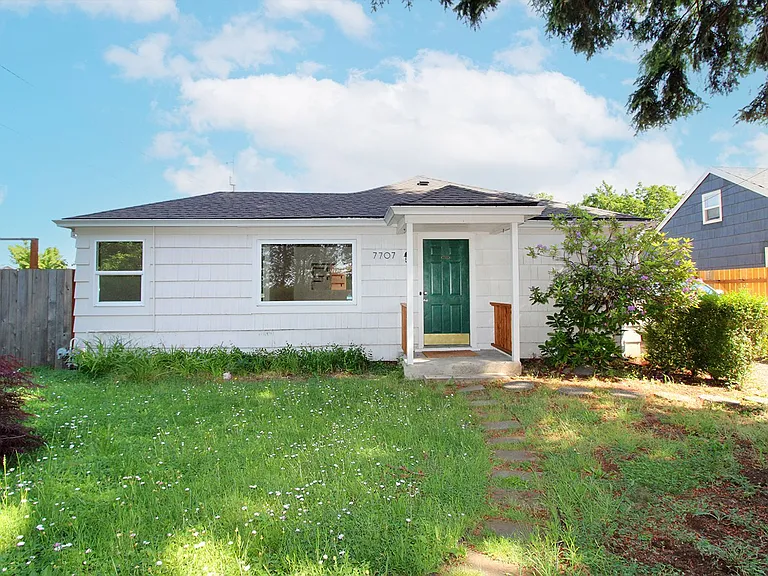 7707 SE Otty St — Photo 3