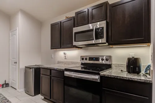 14303 Vernon Ave Photo 1