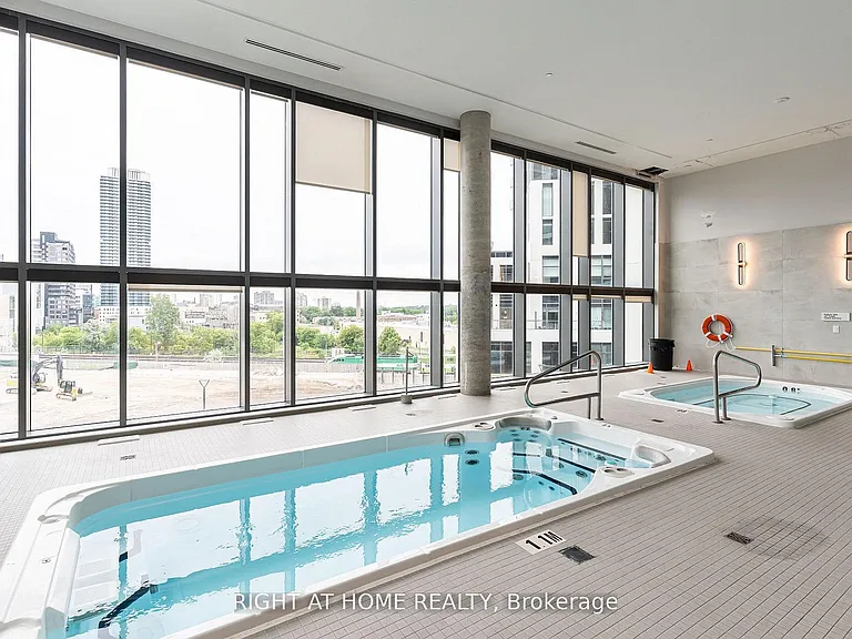 15 Wellington St S #301 — Photo 39