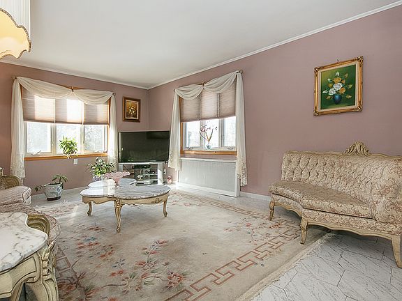 5th image of 14 Custer Ave