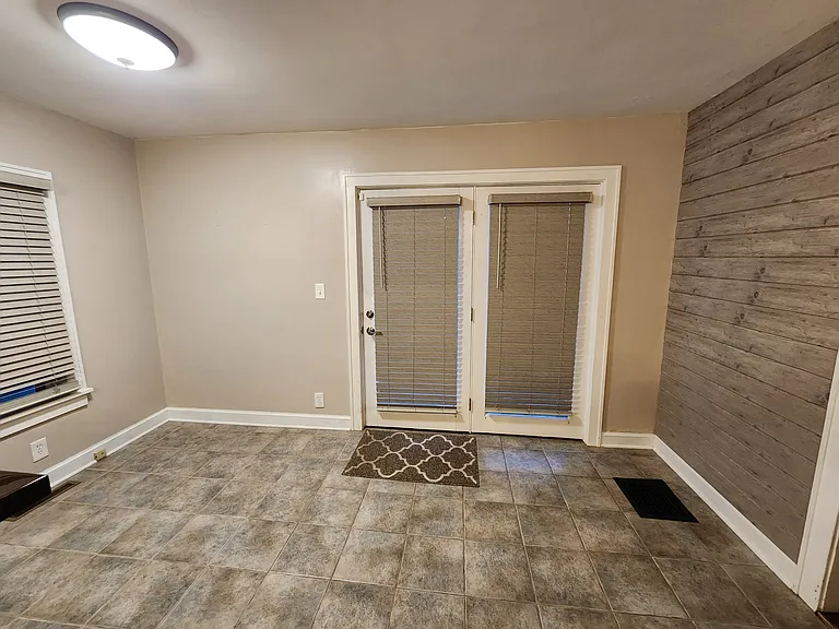 2310 Fulton Ave — Photo 13