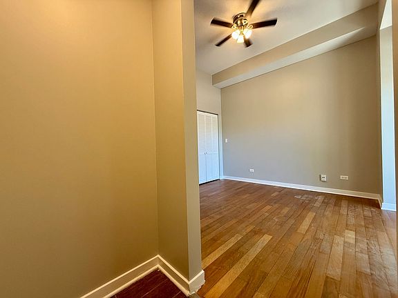 4th image of 3147 S May St Unit 1F