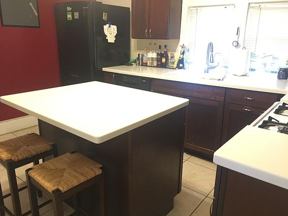 2nd image of 200 Circular St #2
