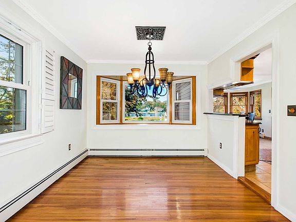 4th image of 128 Senix Ave