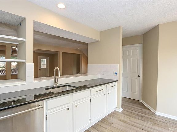 3rd image of 3407 Darbyshire Dr