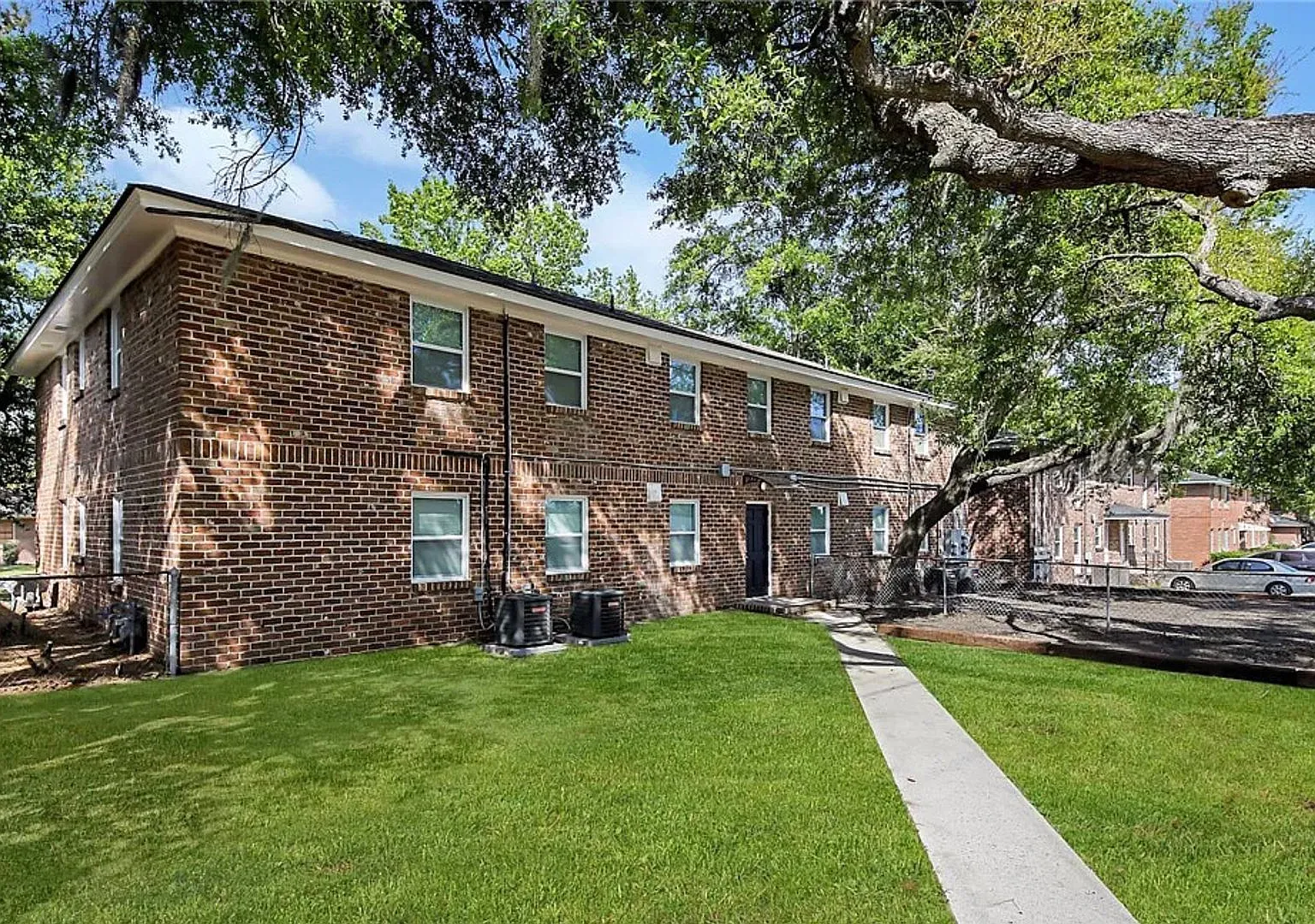 19 Berkley Place — Photo 2