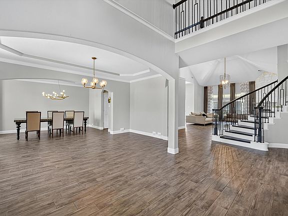 4th image of 560 Featherstone Ln