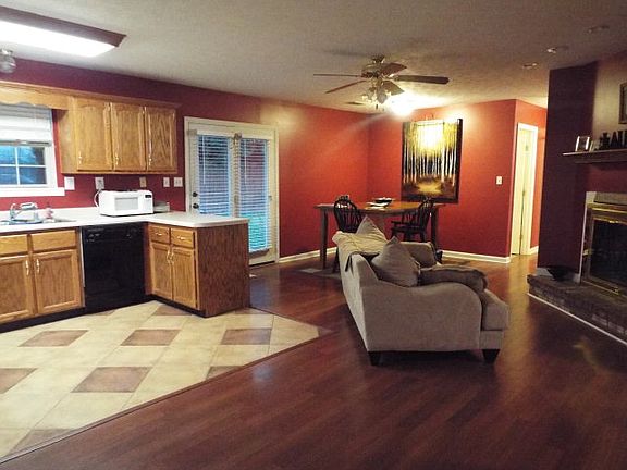 3rd image of 217 Bruce Ct