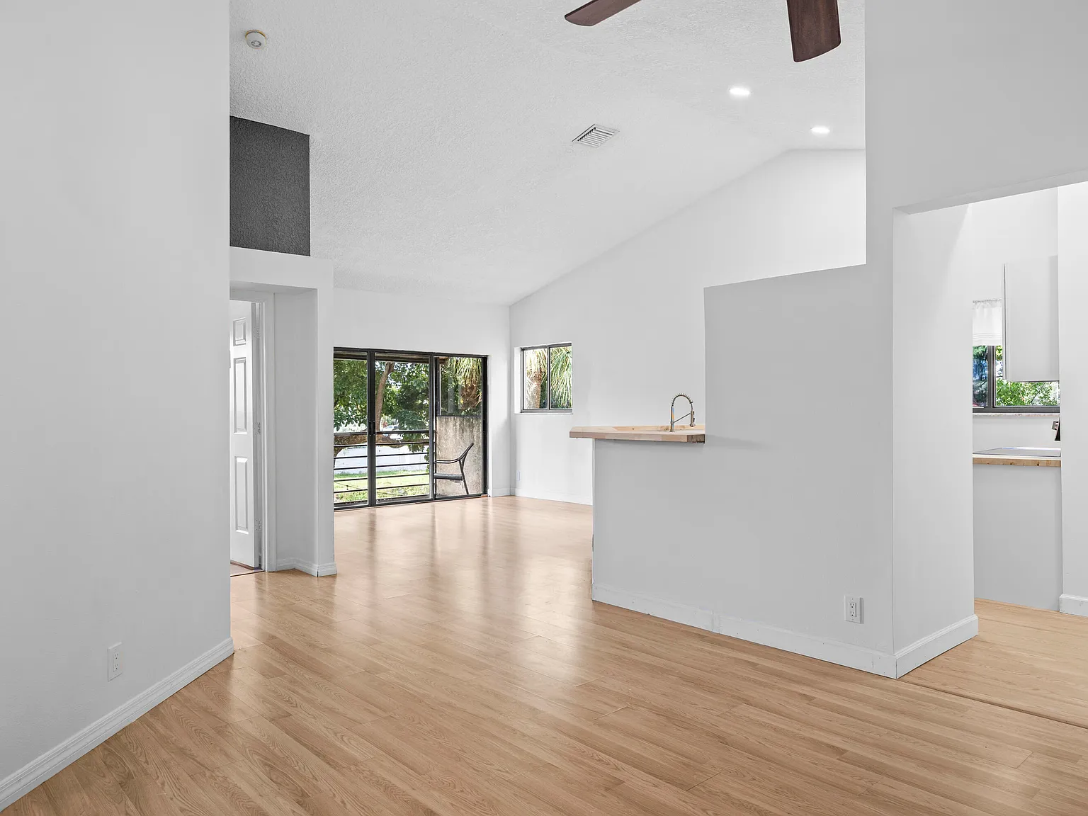 2 bed, 2.0 bath, 1054 sqft, $2,850 — Photo 3